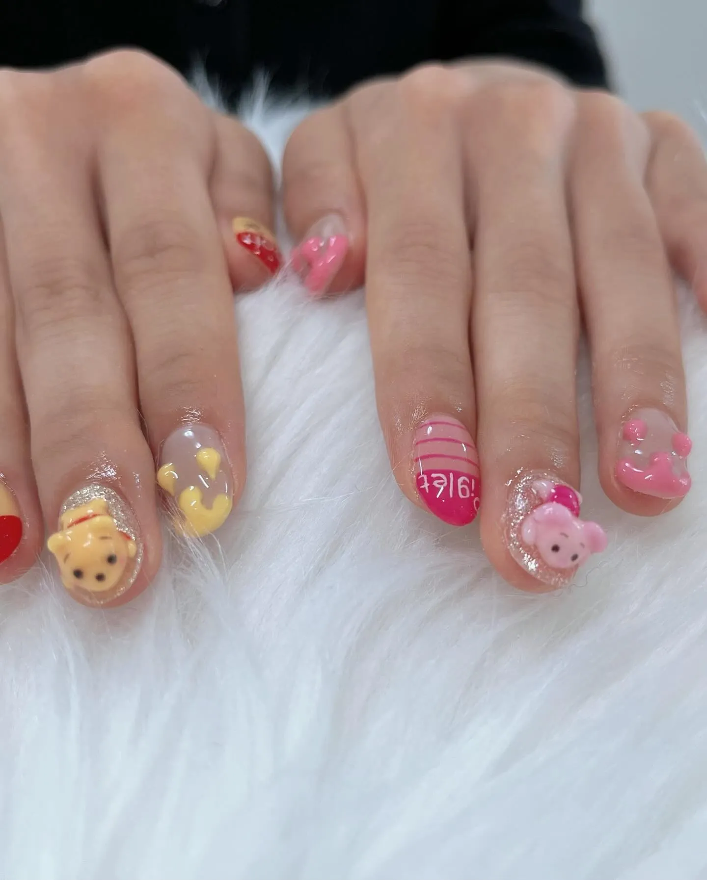 寝そべりくまのプーさん風 nail🐻💛